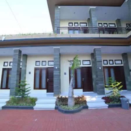 Oyo Flagship 91237 Ratu Guest House Kedunganan Exterior foto