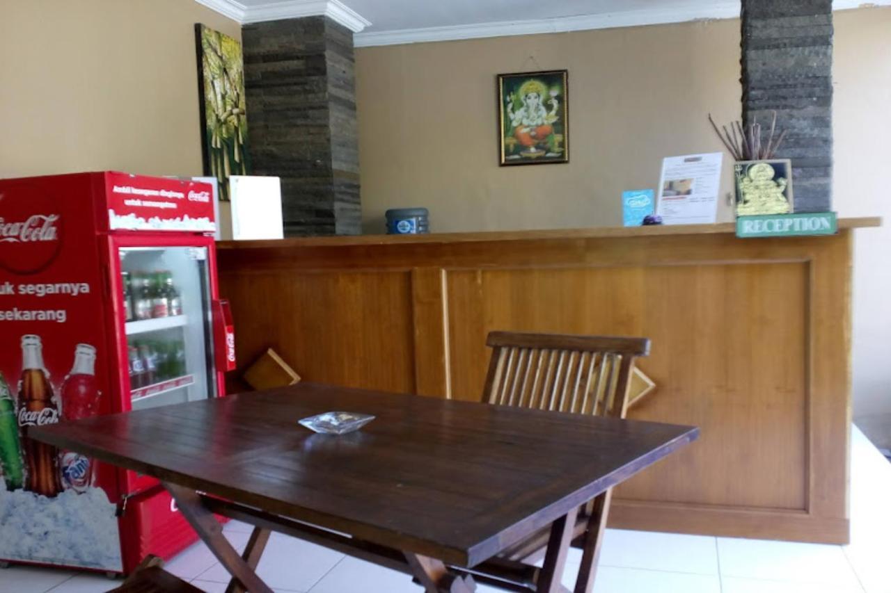 Oyo Flagship 91237 Ratu Guest House Kedunganan Exterior foto