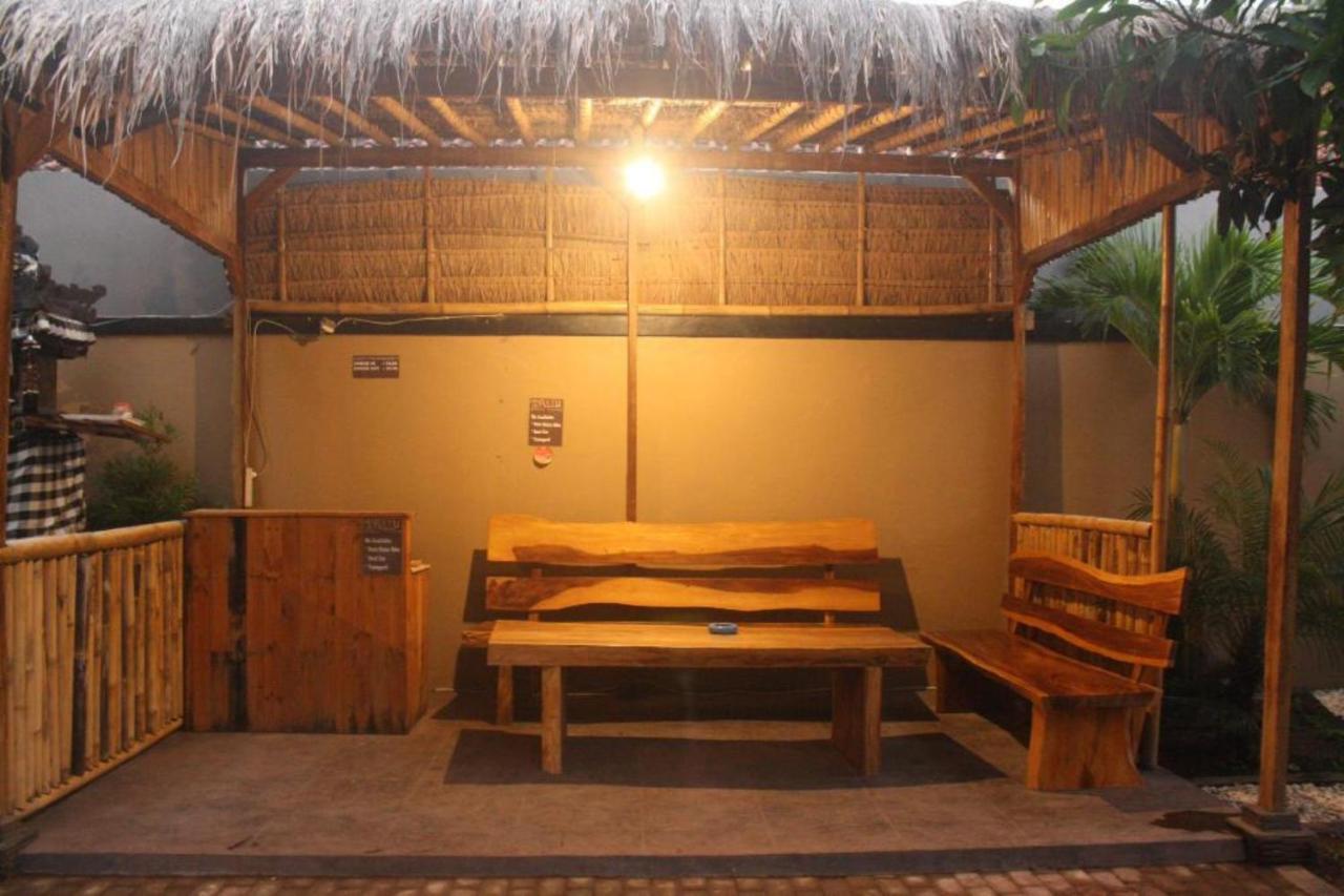 Oyo Flagship 91237 Ratu Guest House Kedunganan Exterior foto