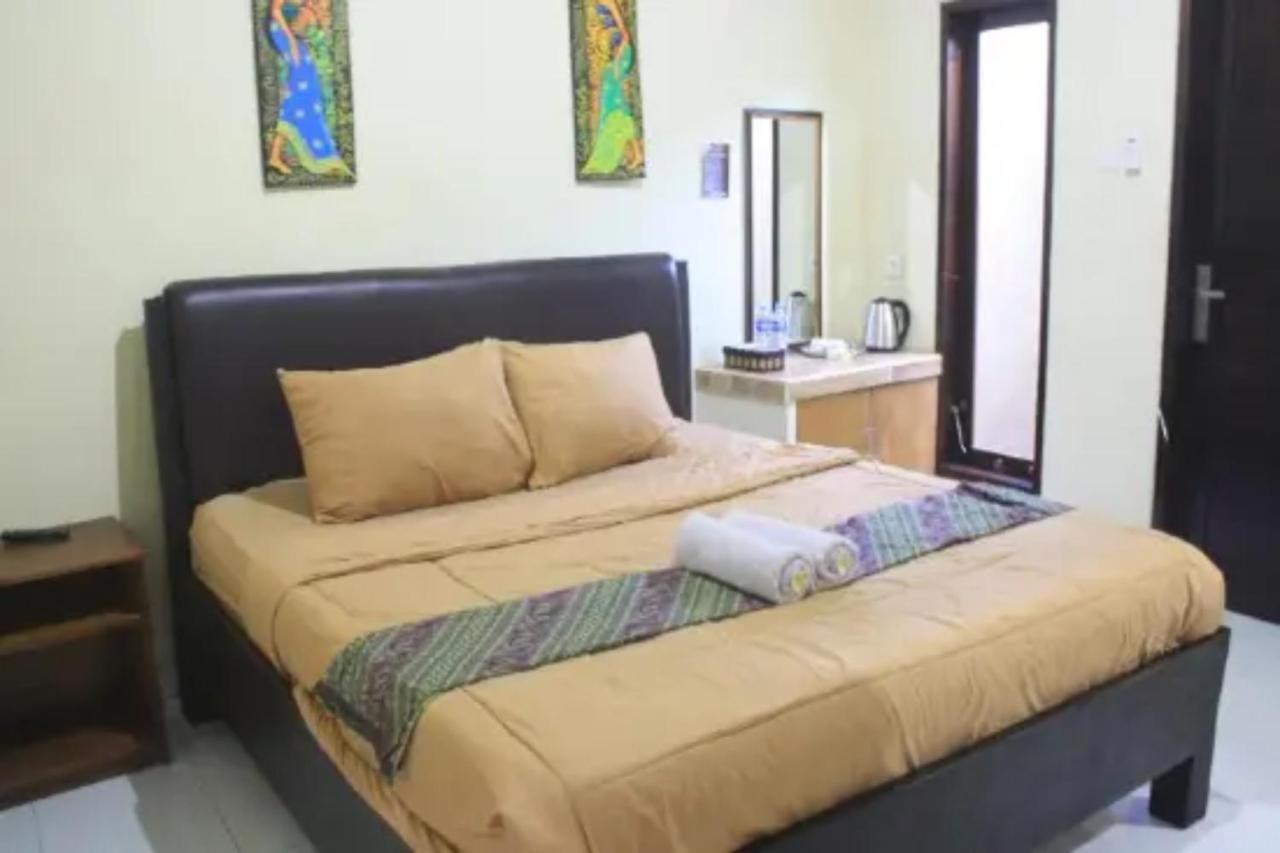 Oyo Flagship 91237 Ratu Guest House Kedunganan Exterior foto